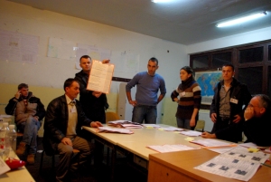 Dépouillement des bulletins à Kqiq, 23 janvier 2011 - par Pierre Bonifassi